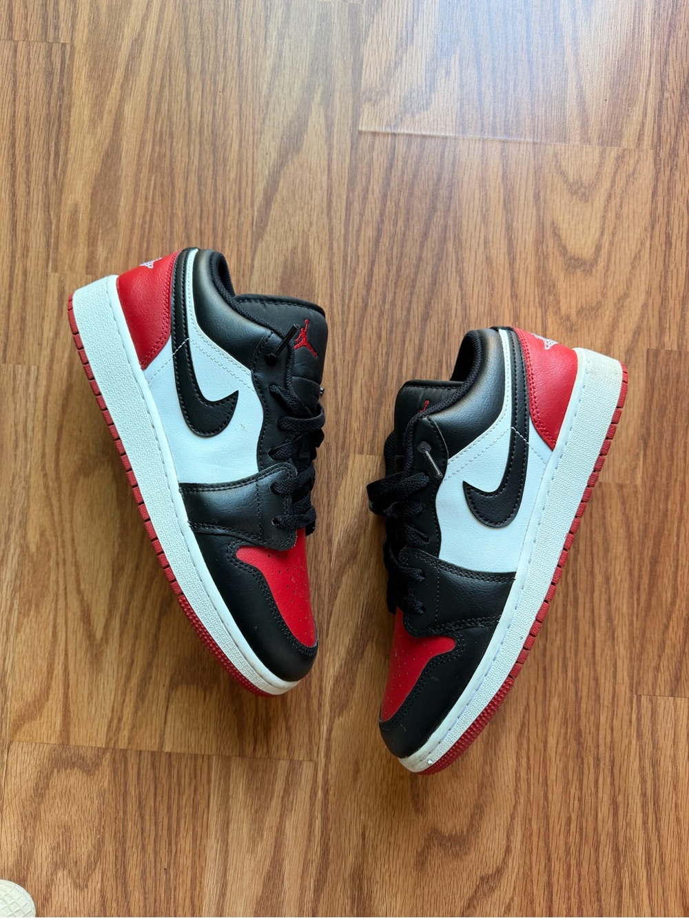 Jordan Kids Low-Top Sneakers in Black, White & Red